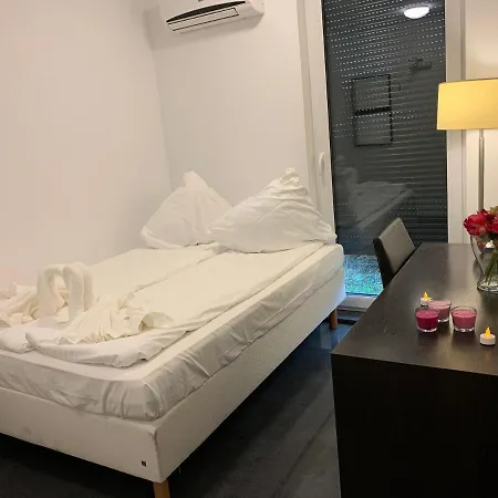 Lovely Studio West 4&7 *